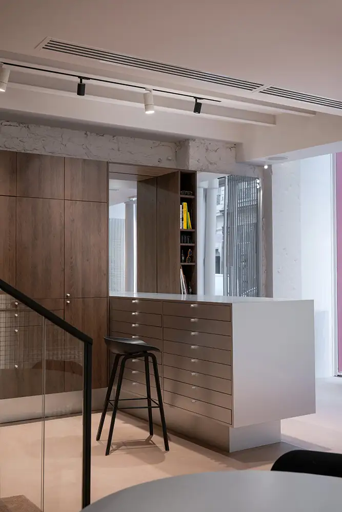 Wood and metal counter at LOULOU Opticiens Lyon new boutique interior